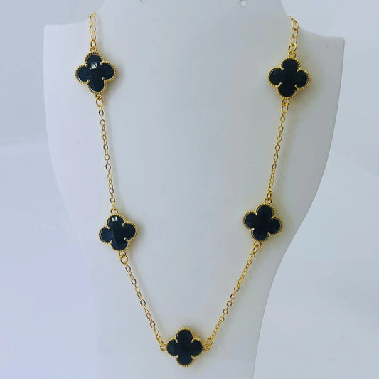 Colar choker formato de trevo folheado a ouro