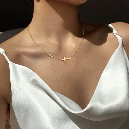 Colar ou pulseira dourado com cruz deitada
